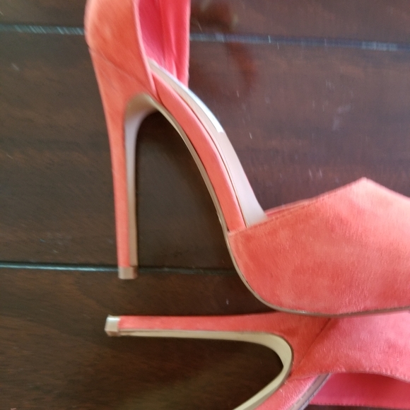 Heels - Picture 3 of 3